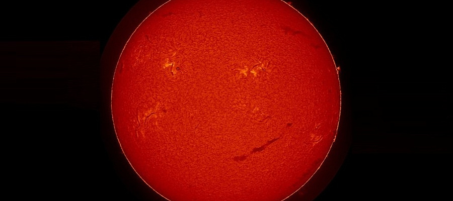 Солнце создало смайлик в 10 раз больше Земли