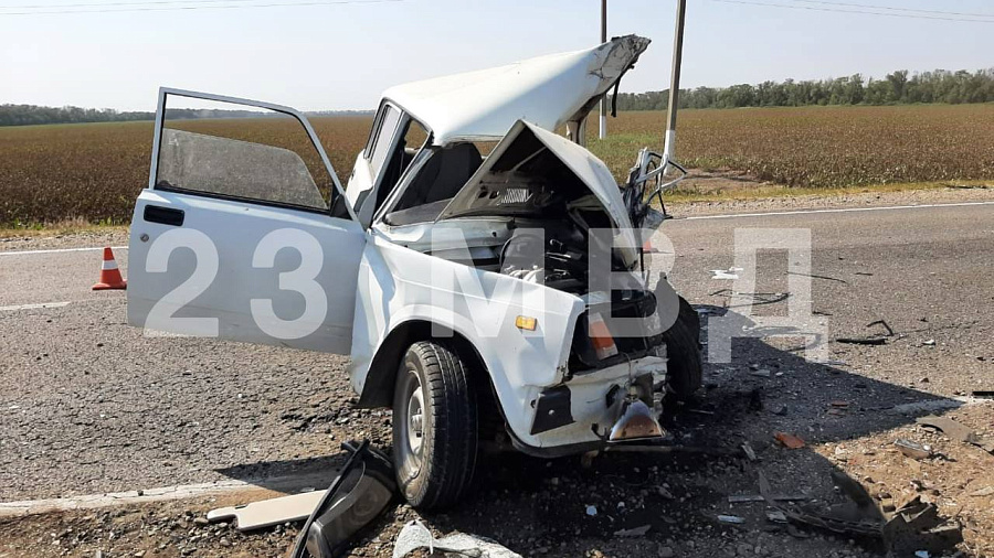 Два человека разбились насмерть в страшной аварии на трассе в Краснодарском крае