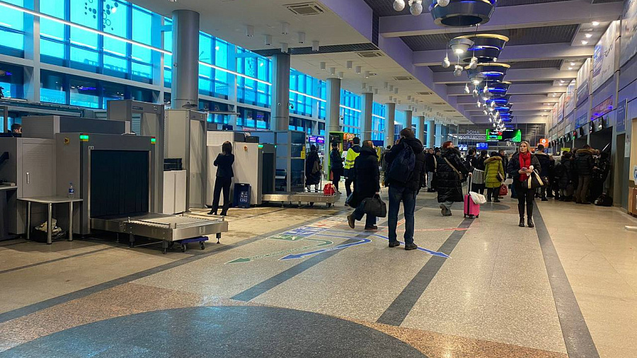 Самолет Омск — Сочи задержали на 10 часов из-за непогоды