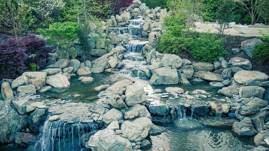 В парке Краснодар запустили самый большой водопад в Японском саду 