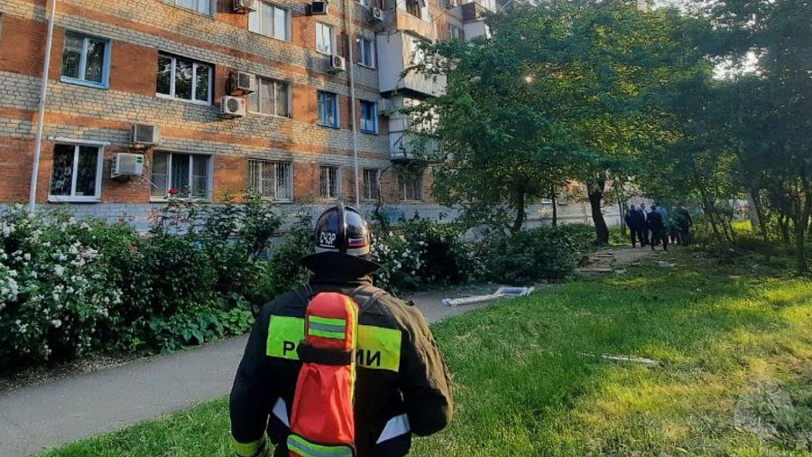 К тушению привлечены 123 человека: в МЧС рассказали подробности о взрыве в 5-этажке на улице Клинической в Краснодаре