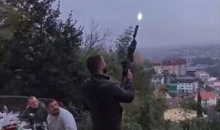 Мужчина открыл стрельбу из автомата во время застолья в Сочи