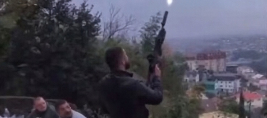 Мужчина открыл стрельбу из автомата во время застолья в Сочи