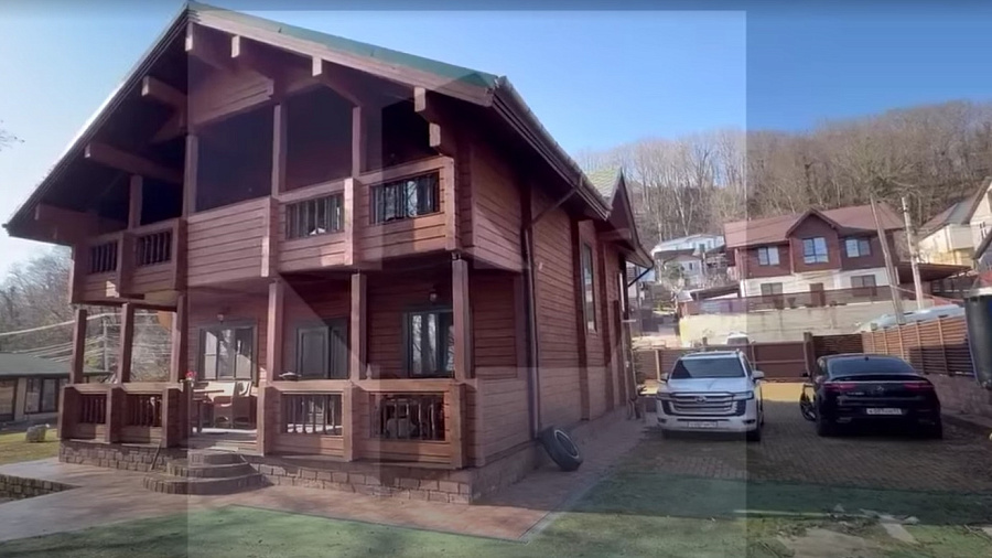 У арестованного судьи Сочи нашли нацистские кинжалы и шлем Хищника