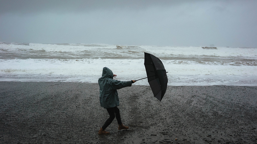 В Анапе, а также на курортах Краснодарского края в воскресенье ожидаются сложные погодные условия: сильные дожди и шквалистый ветер 