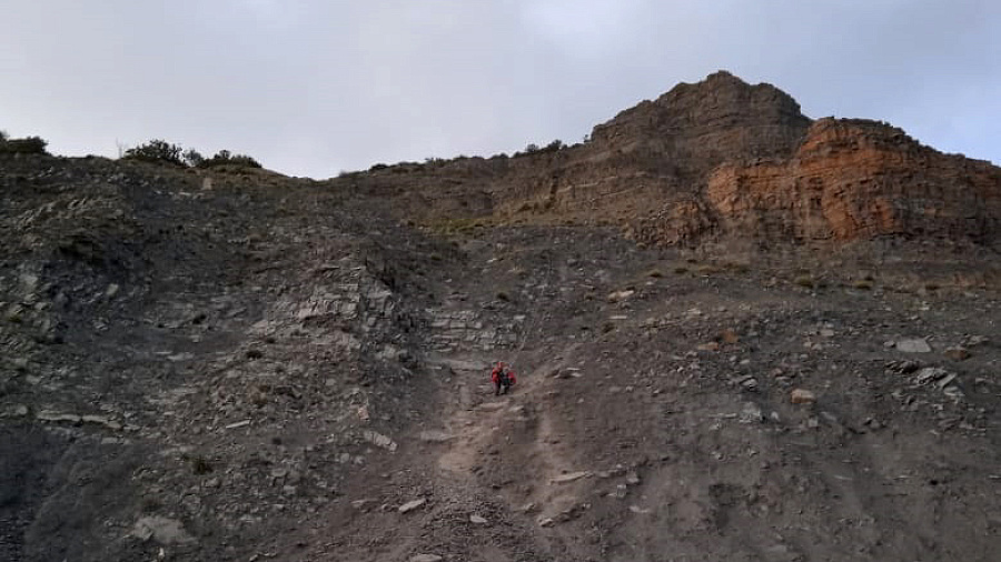 Туристка из Подмосковья зависла на 50-метровой скале под Анапой