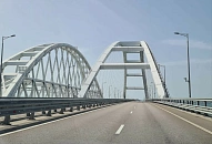 На подъезде к Крымскому мосту растет автомобильная пробка
