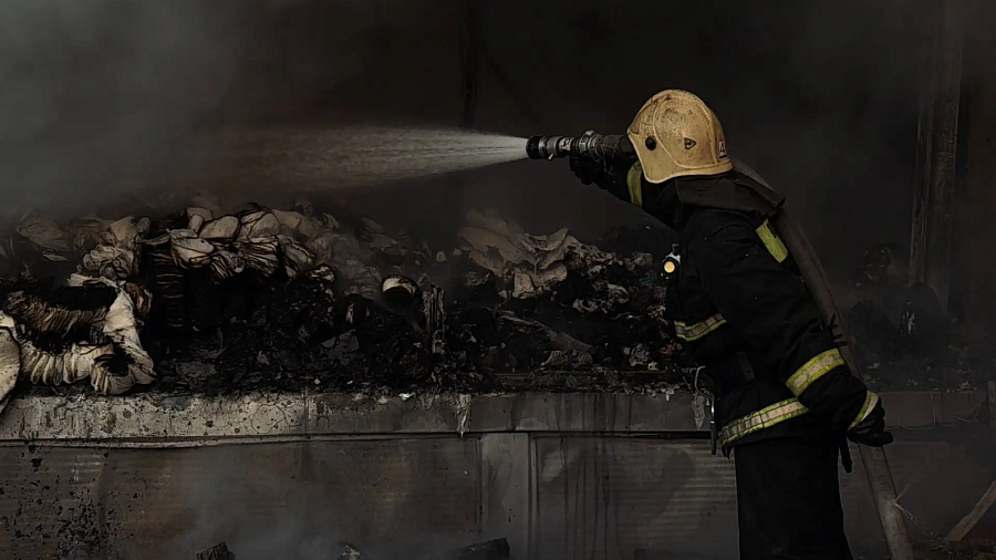 В Краснодаре потушили пожар в магазине «Светофор»