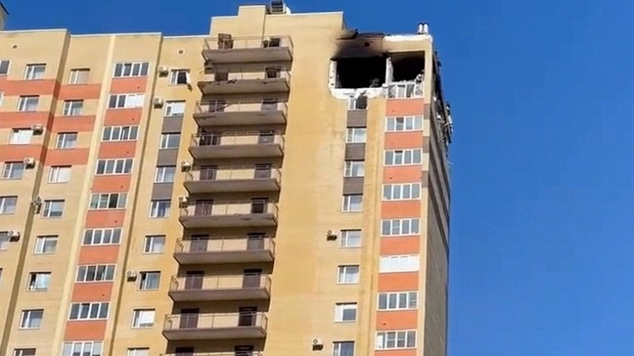 Взрыв в многоэтажке Ставрополя разнёс квартиру и повредил десятки машин