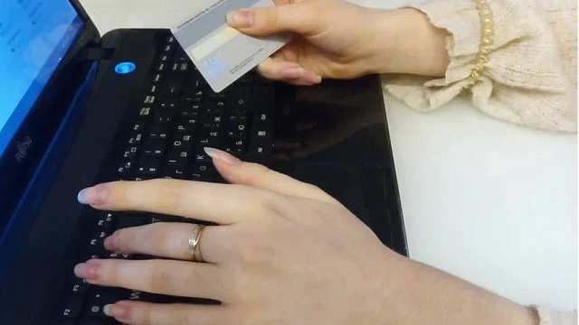 Банки стали замораживать крупные онлайн-покупки россиян