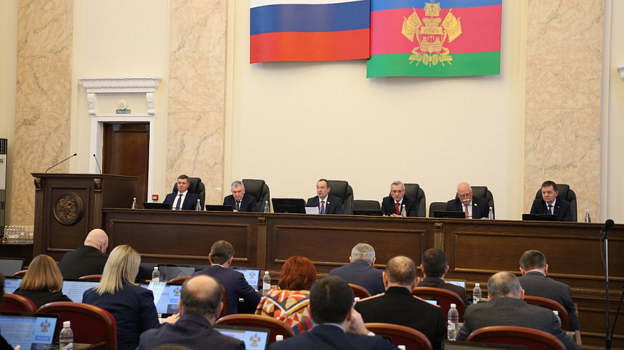 Депутаты Заксобрания Кубани приняли порядок установления постинтернатного сопровождения сирот 