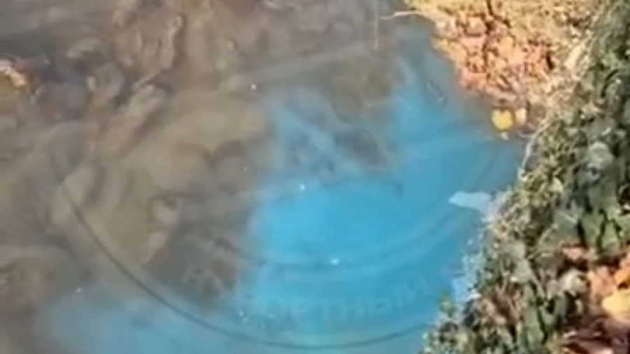 В сочинской реке Хосте местные жители заметили голубую жидкость