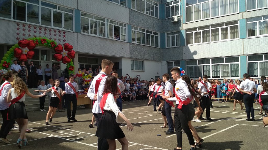 Стало известно, как в этом году в школах Краснодара пройдут Последние звонки 