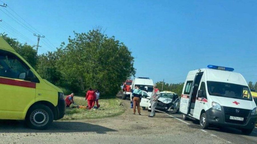 Под Краснодаром погиб 27-летний пассажир такси после столкновения с иномаркой