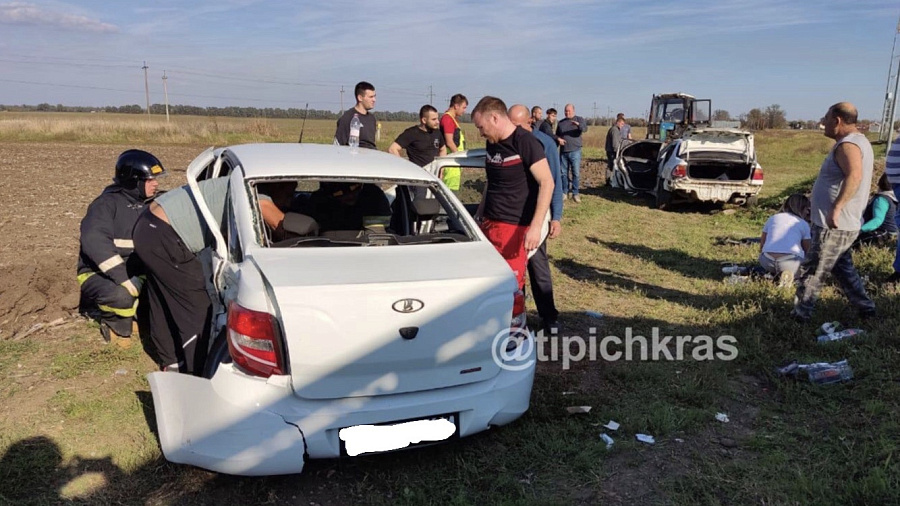 Молодая авария: 19-летний парень на иномарке под Краснодаром устроил жесткое ДТП с 22-летним водителем «Lada»