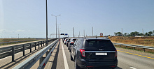На Крымском мосту скопились в пробке свыше тысячи автомобилей