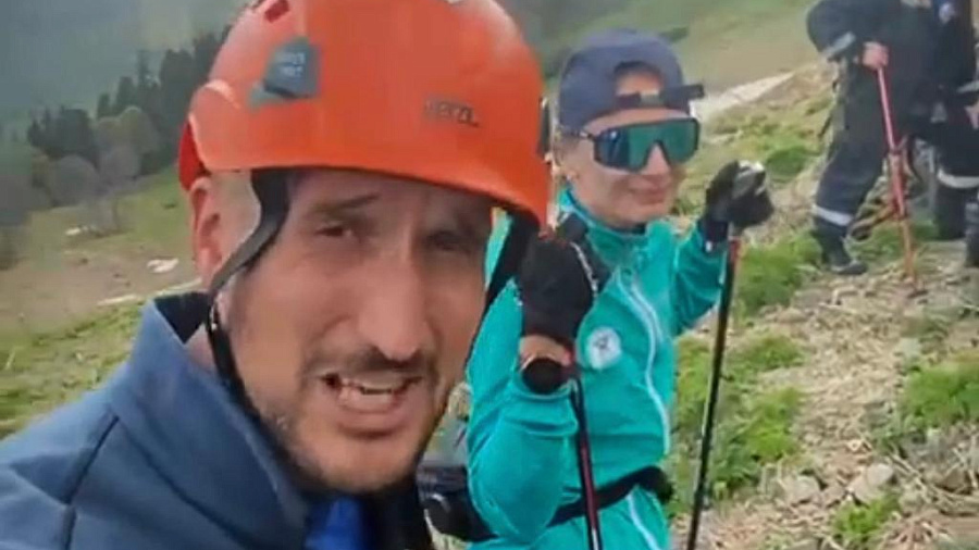 В Сочи турист из Подмосковья из-за скользких кроссовок застрял на крутом склоне