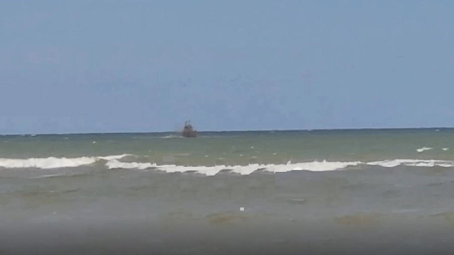 Извержение грязевого вулкана в море сняли на видео в Краснодарском крае