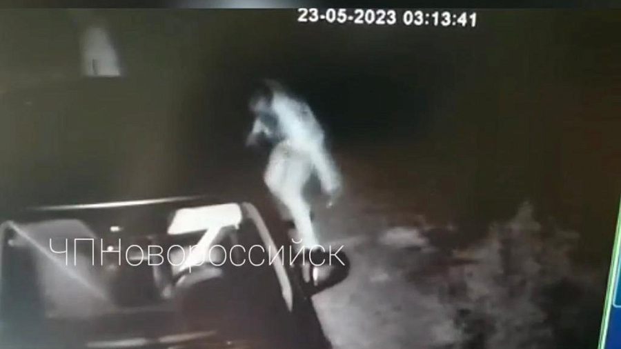 В Новороссийске два хулигана проткнули колеса 7 автомобилей