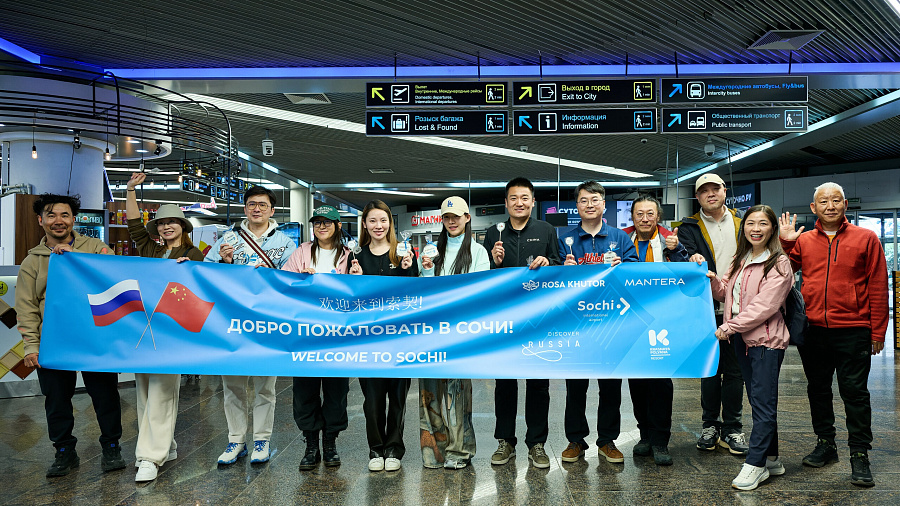 В аэропорту Сочи торжественно встретили китайских туроператоров