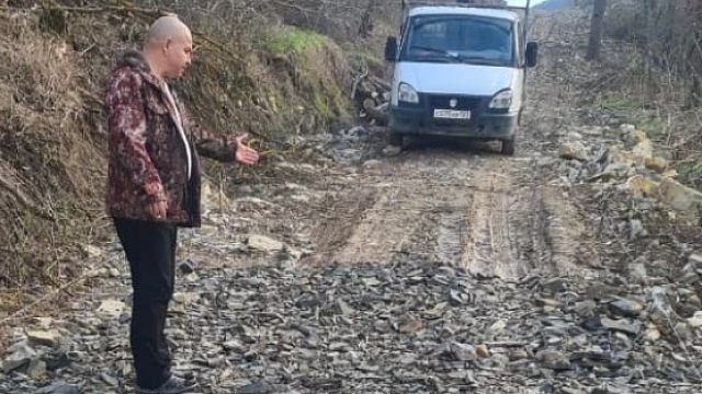 В Анапе мужчина увез камни с горы в районе Большого Утриша для ремонта общей дороги 