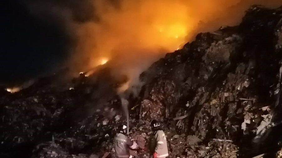 Свалка в Новороссийске девятые сутки дымит и травит местных жителей