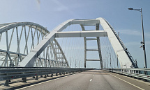 С 3 ноября электрокарам и «гибридам» закроют путь на Крымский мост со стороны Кубани