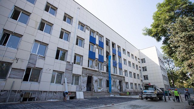 В Анапе капремонт роддома выполнили более чем наполовину