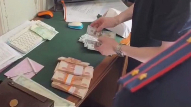 В Краснодаре арестовали онколога, у которого нашли миллионы от благодарных пациентов