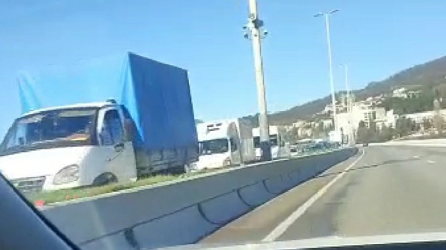 Гигантская пробка под Сочи попала на видео 
