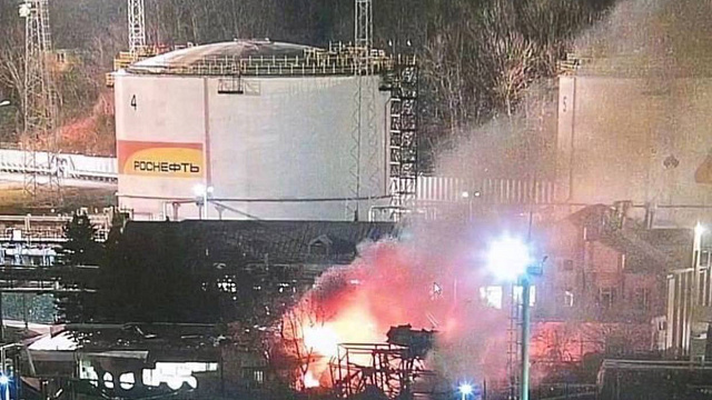 В Туапсе беспилотники со взрывчаткой ночью атаковали нефтебазу