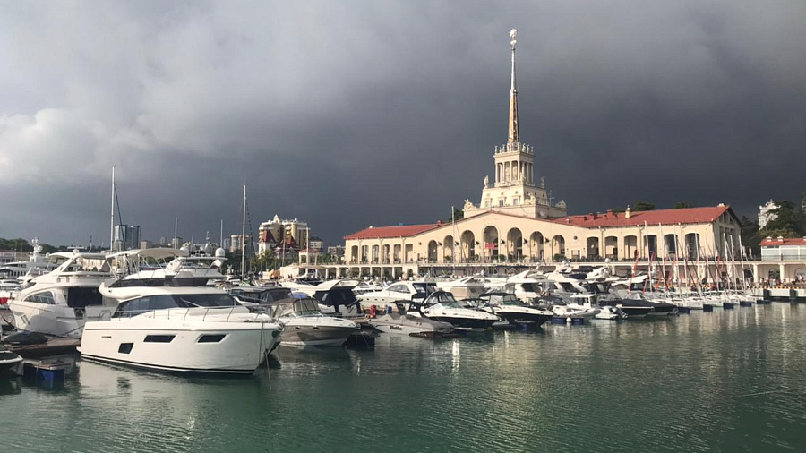 В Сочи, Геленджике, Анапе, а также на курортах Кубани в выходные дни ожидается неустойчивая погода с дождями и ливнями при шквалистом ветре
