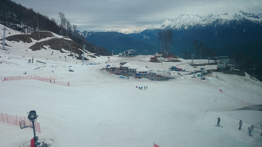 На территории Сочи и Сириуса продолжает бушевать непогода