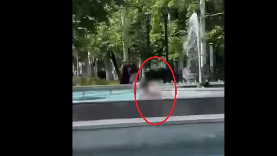 В Краснодаре подросток нырял в фонтан на глазах у прохожих