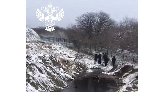 В Новороссийске вода в реке почернела и начала пениться