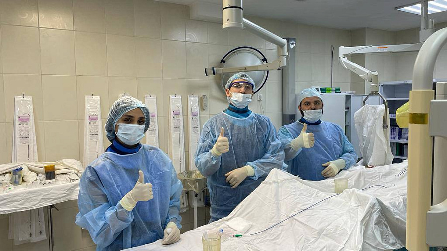 В Новороссийске врачи провели уникальную операцию по удалению тромба из сонной артерии 