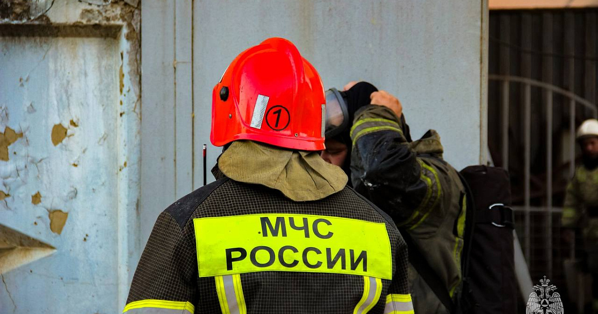 В Сочи спасатели эвакуировали 40 человек из двух загоревшихся домов