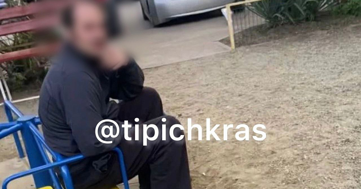 В Краснодаре сотрудники полиции задержали неадекватного мужчину, наблюдающего за