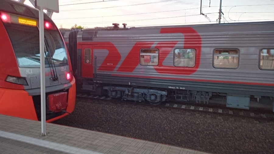 В Краснодарском крае задерживаются несколько пассажирских поездов