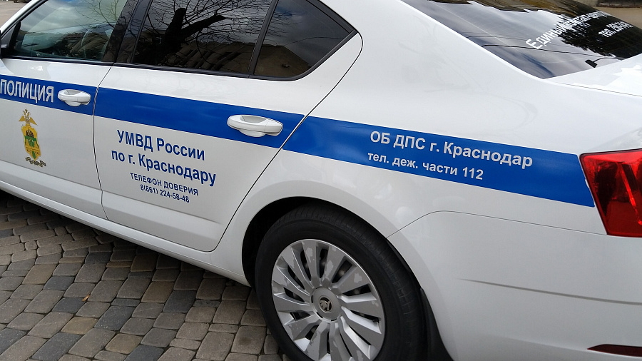 Житель Краснодара случайно выстрелил в себя из ракетницы. В квартире был обнаружен склад оружия