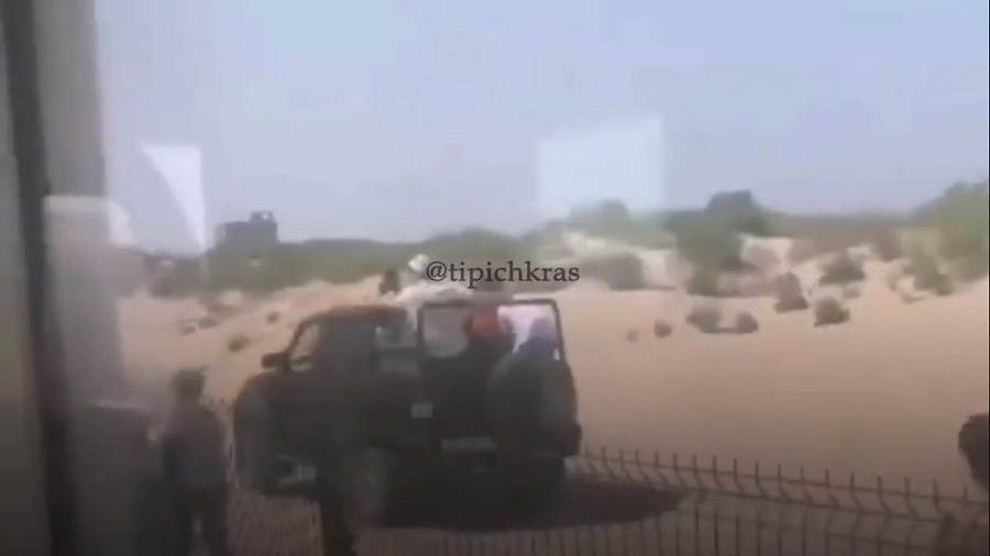 В Анапе полиция оштрафовала водителя, возившего по песчаному пляжу туристов