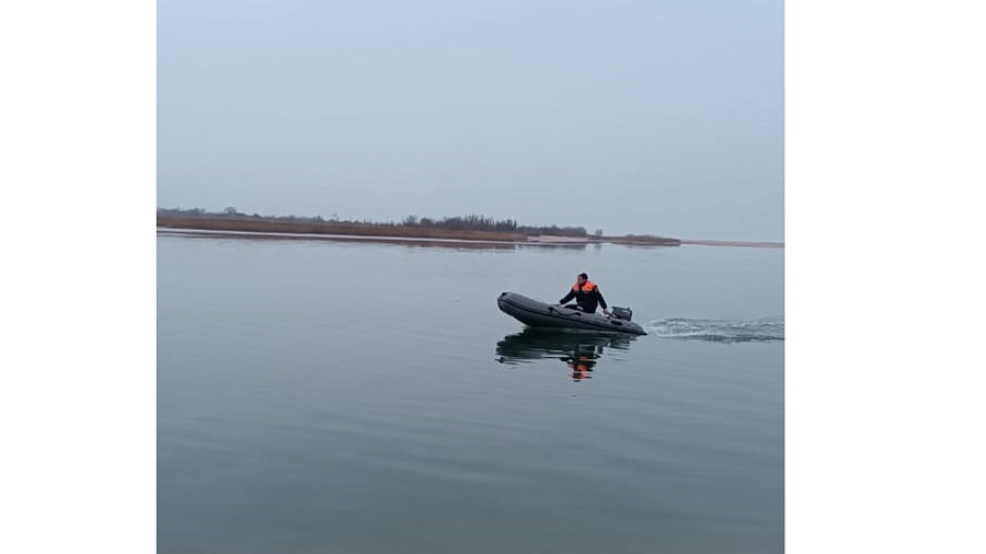 В Ейском районе обнаружили пятна неизвестного происхождения в Азовском море