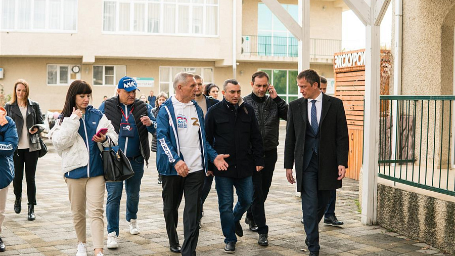 Депутаты ЗСК доставили в Анапу гуманитарную помощь для беженцев из Херсонской области