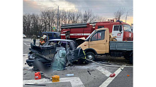 В Северском районе грузовик снес легковушку на светофоре, погибло 2 человека
