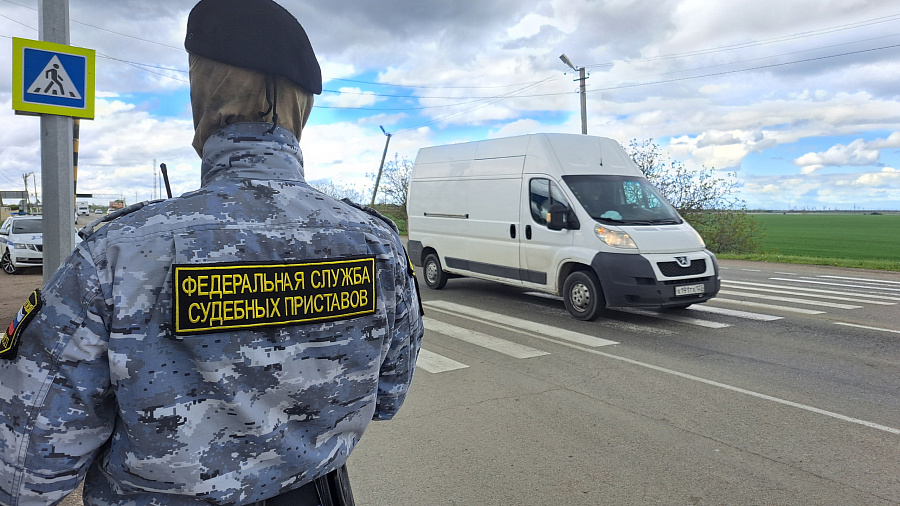 В Краснодаре приставы арестовали «Land Cruiser» за 900 тысяч рублей из-за оказания должником некачественных услуг по ремонту помещения