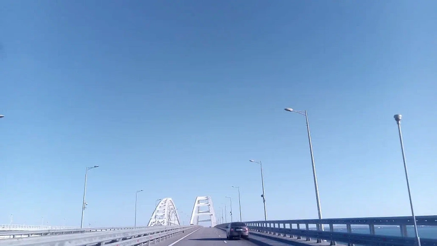 На Кубани водители электрокаров получили первые штрафы за проезд по Крымскому мосту
