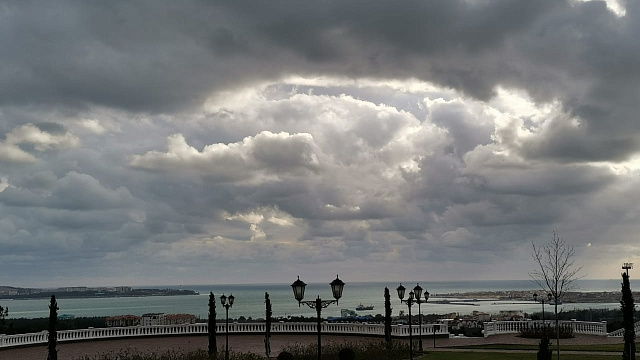В Геленджике, а также на курортах Кубани 24 января прогнозируется пасмурная погода с интенсивными осадками и туманом