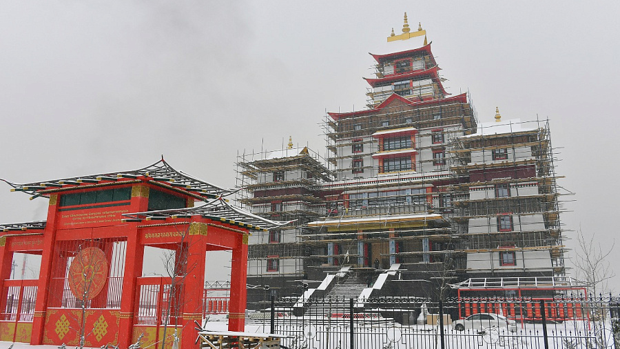 Крупнейший в России буддийский монастырь не смогут открыть в назначенный срок