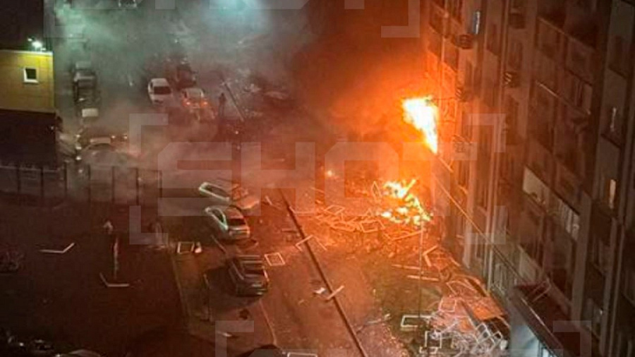 В Твери беспилотник врезался в многоэтажку и повредил несколько квартир