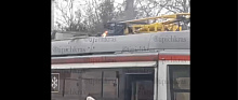В Краснодаре на улице Офицерской на ходу загорелся трамвай